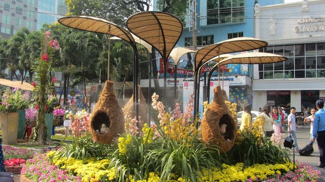 Đường hoa Nguyễn Huệ khoe sắc trước giờ khai mạc - ảnh 3